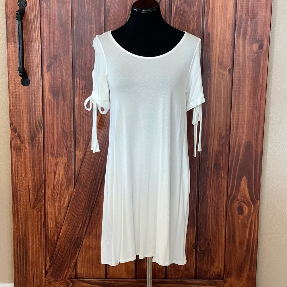 NWT Amelia James Tie-Sleeves Swing Dress Pockets